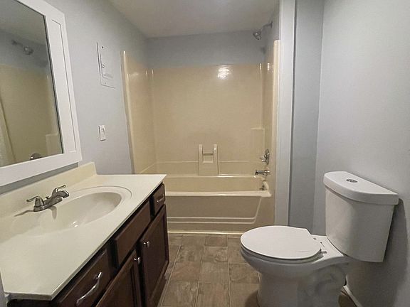 5th image of 1021 W College St