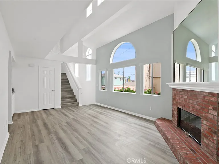1052 Belmont Ave #B — Photo 4