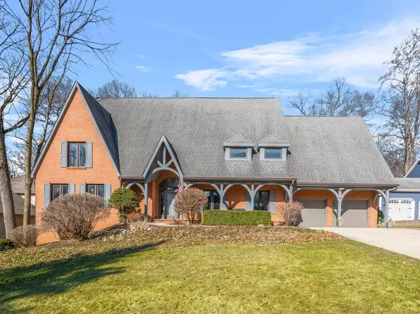 2060 Wintergreen Ct, Green Bay, WI 54304
