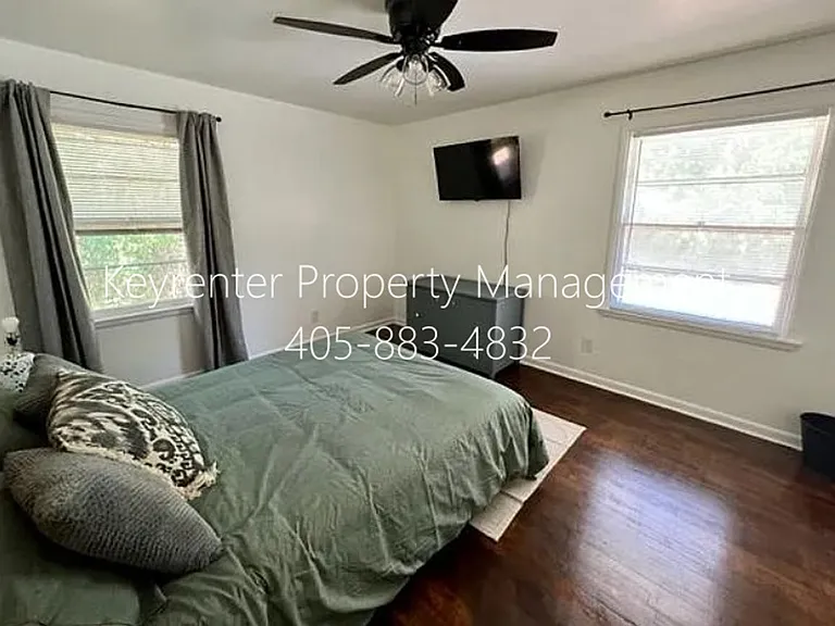1524 Rowena Ln — Photo 6