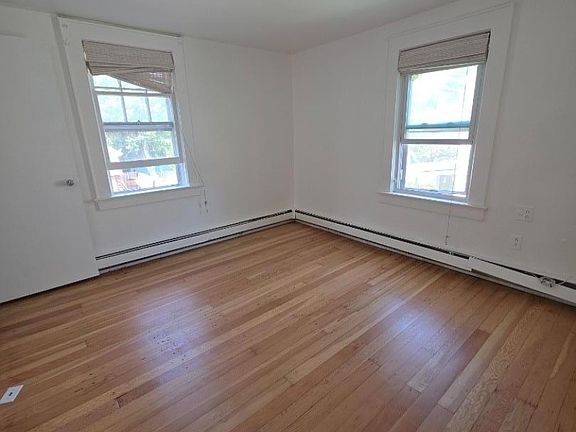 3rd image of 127 Union Ave APT 2