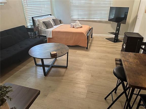 2nd image of 1505 Washington St APT 1