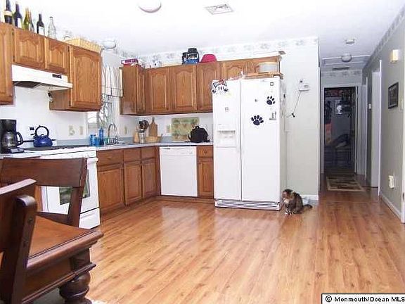 2nd image of 33 Magnolia Ave