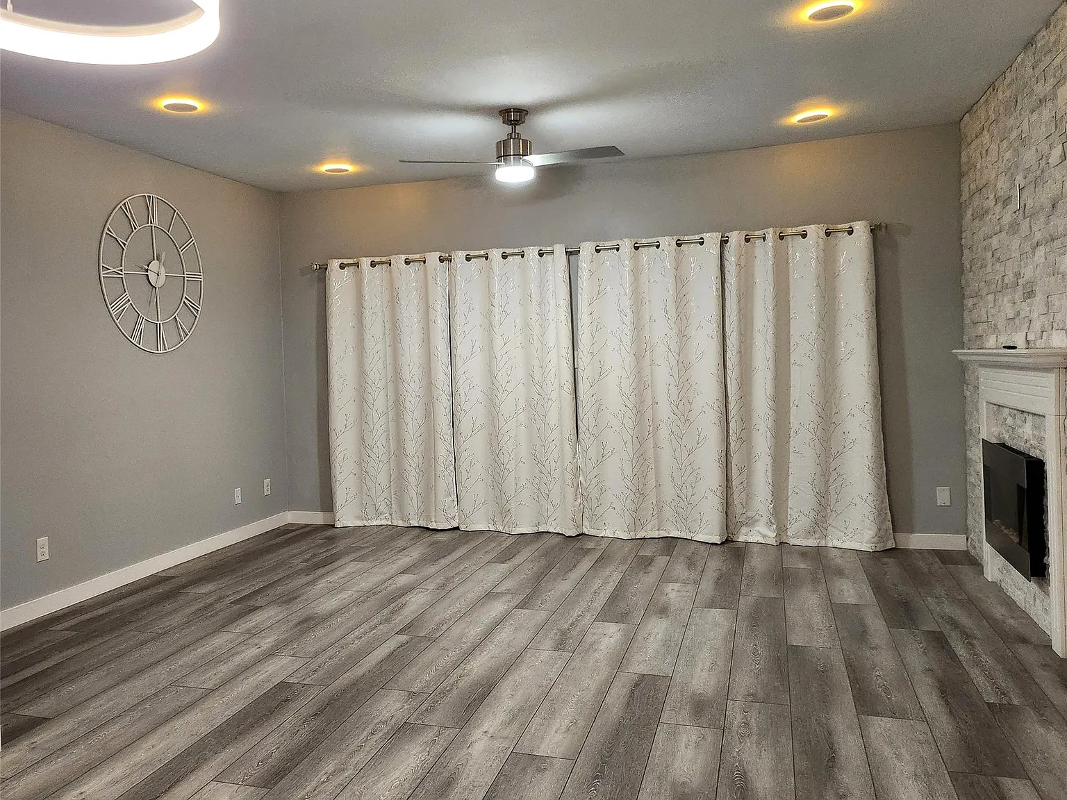 2 bed, 2.0 bath, 1242 sqft, $1,350 — Photo 3