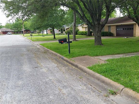4th image of 2726 McCarley Dr