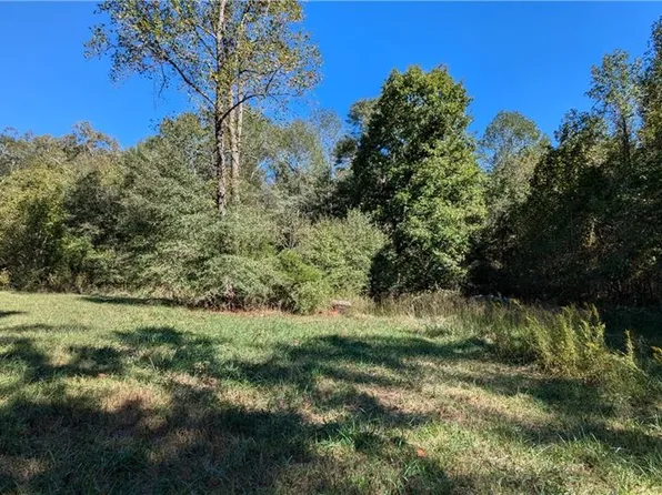 526 Tanners Bridge Cir, Bethlehem, GA 30620