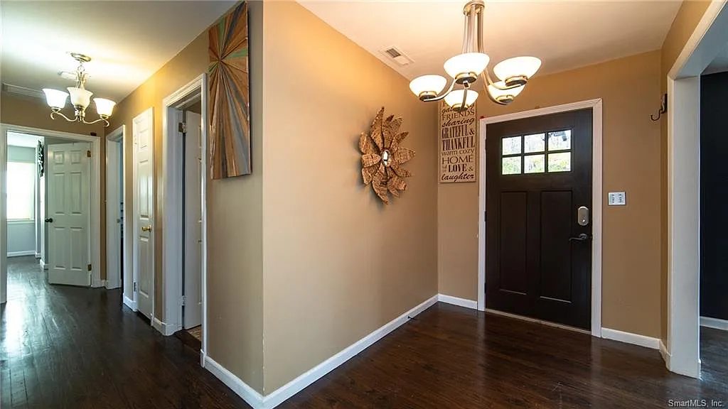 3 bed, 2.5 bath, 1810 sqft, $5,500 — Photo 3