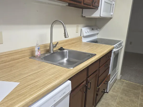 4622 Grandin Rd SW #102, Roanoke, VA 24018
