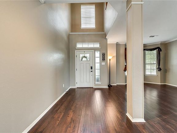 4th image of 3330 Willowcreek Dr