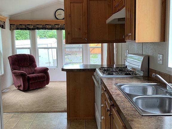 5th image of 102 Paradise Ln