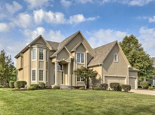 608 SW Forestpark Ln, Lees Summit, MO 64081