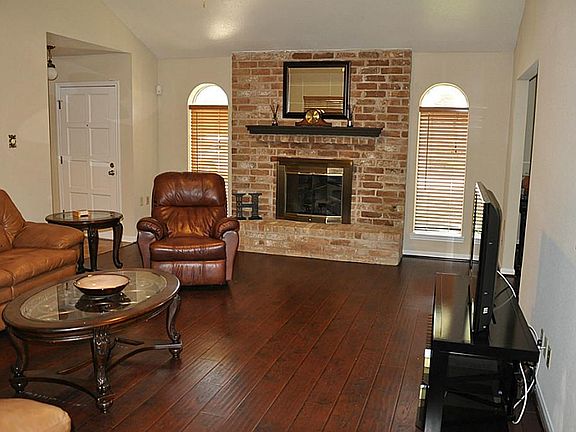 3rd image of 10419 Carlow Ln