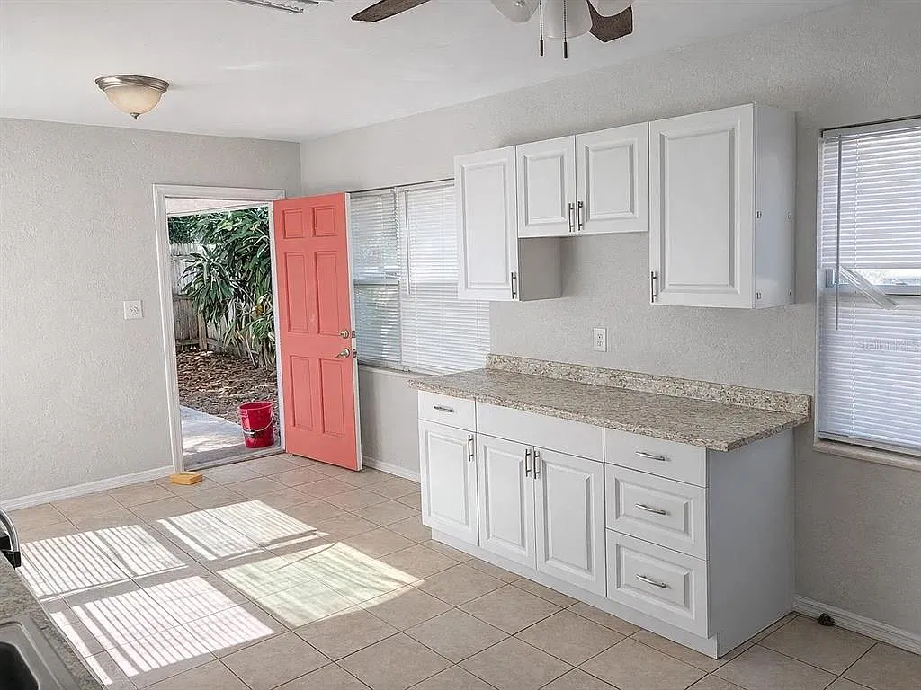 2 bed, 1.0 bath, 840 sqft, $1,999 — Photo 3