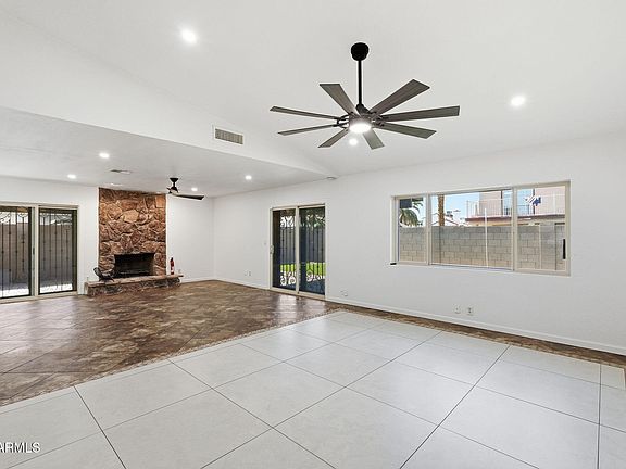 5th image of 7433 W CANTERBURY Drive