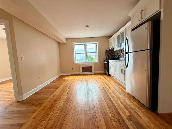 91-35 195th St #6P, Hollis, NY 11423