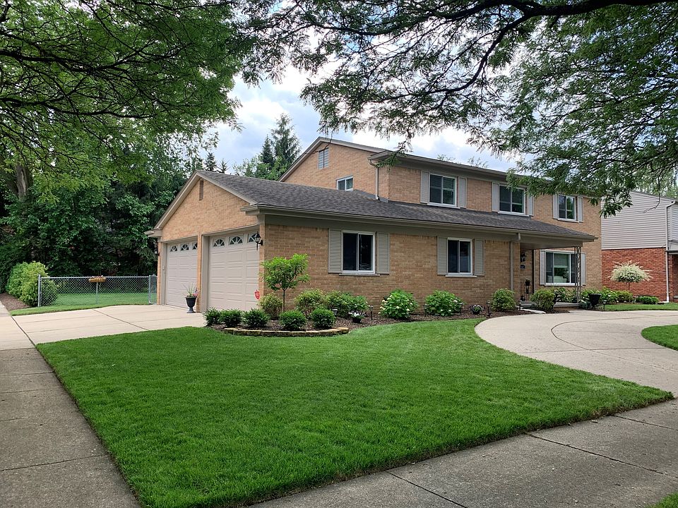 1st image of 547 N Brys Dr