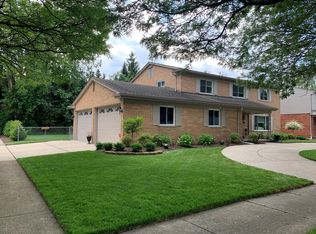 547 N Brys Dr, Grosse Pointe Woods, MI 48236