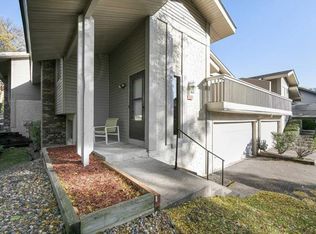 9630 Hampshire Ln, Eden Prairie, MN 55347