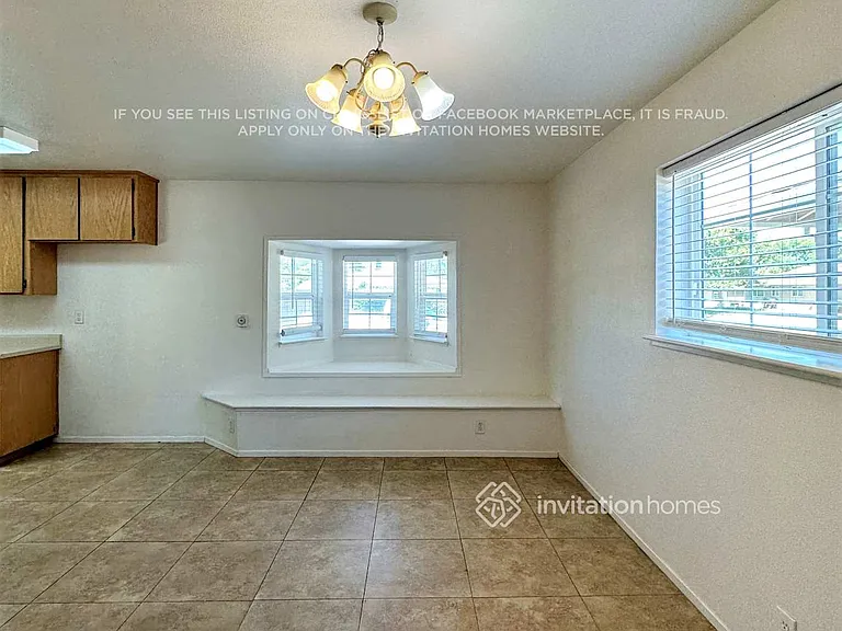 1520 Gladstone Dr — Photo 5