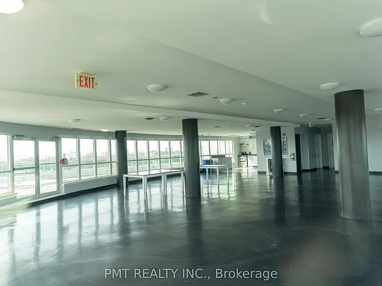 60 Fairfax Cres #111 — Photo 26