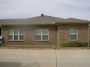 228 S Line St APT 104, Weatherford, TX 76086
