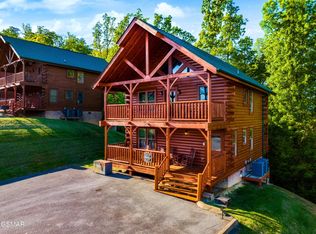 2739 Mountain Preserve Dr, Sevierville, TN 37862
