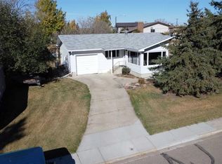 816 S James Cres, Hanna, AB T0J 1P0