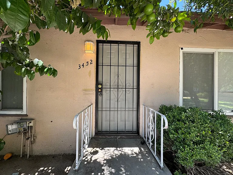 3452 - 3458 E. Clinton Ave Fresno — Photo 3