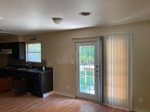 5th image of 1010 Pine Dr