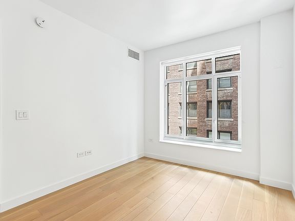 5th image of 115 E 55th St APT 5D