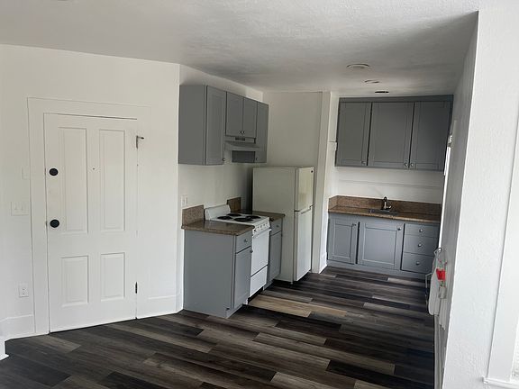 3rd image of 184 Elm St APT 2