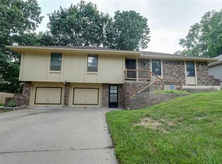 1104 SW Mic O Say Dr, Blue Springs, MO 64015