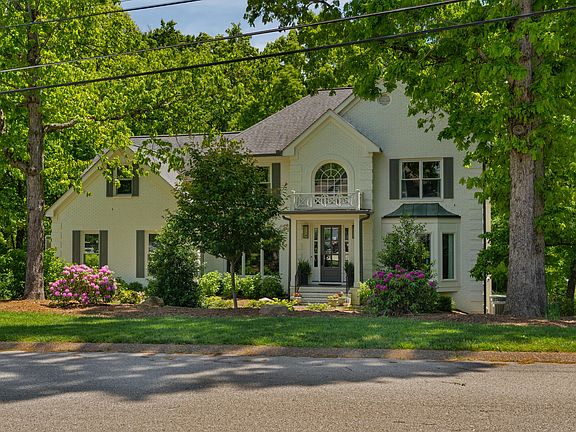 2nd image of 2404 Woodlair Way