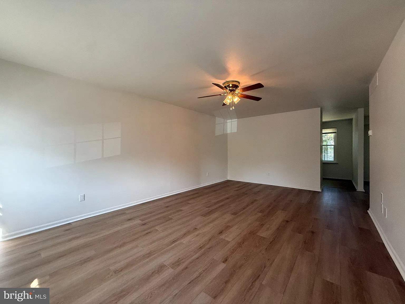 2 bed, 2.0 bath, 2654 sqft, $2,550 — Photo 2
