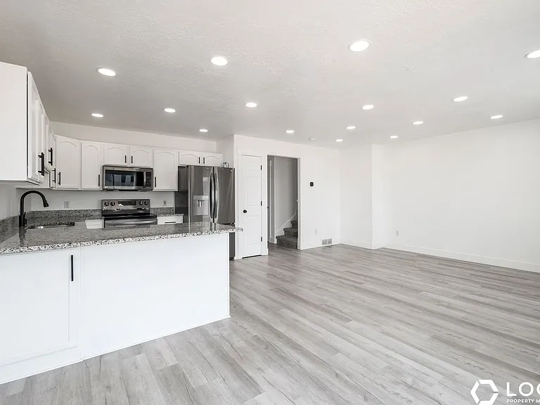 1212 S 1410 E — Photo 6