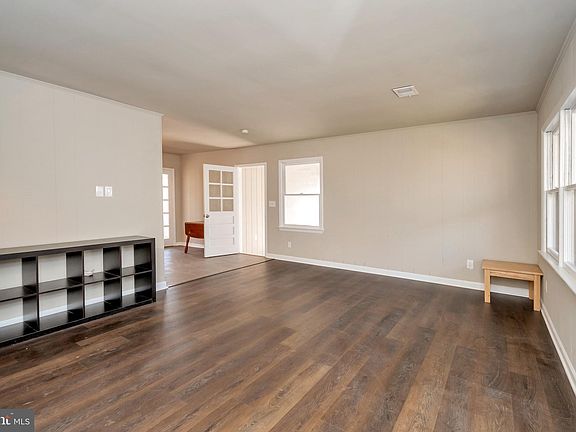 4th image of 85 Thelma Ln