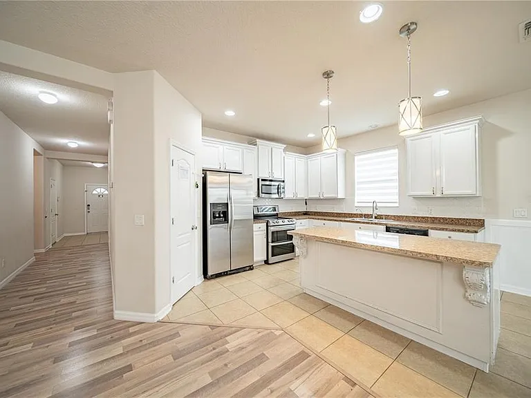 2592 Isabela Ter — Photo 8