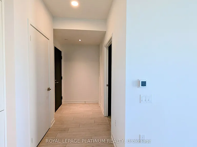 39 Mary St #806 — Photo 3
