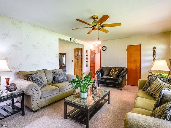 4th image of 1448 Roseland Dr