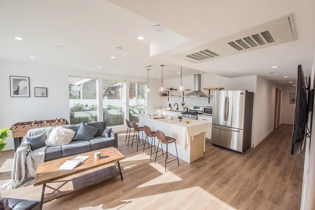 12 bed, 3429 sqft, $875 — Photo 1