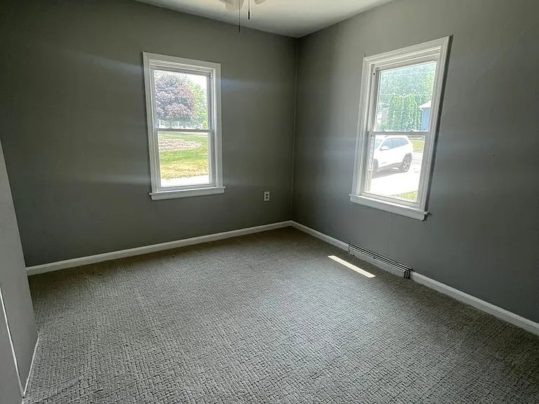 1425 E Ridgeway Ave — Photo 4