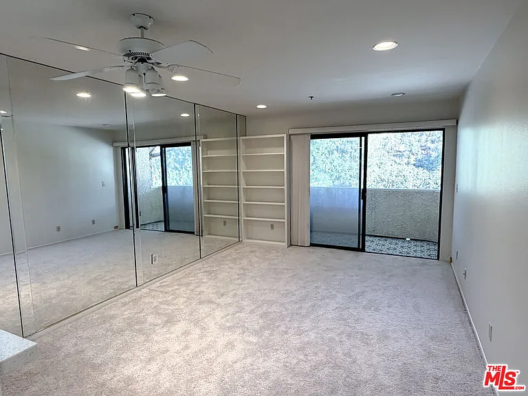 501 Palisades Dr #317 — Photo 8