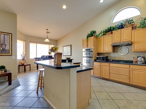 3rd image of 2403 N RAVEN Circle