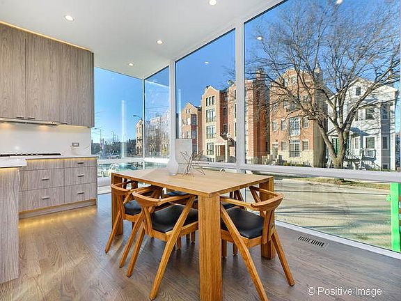 3rd image of 1947 W Diversey Pkwy #101