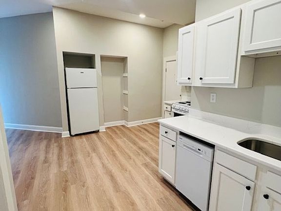 4th image of 38 Hemenway St APT 2
