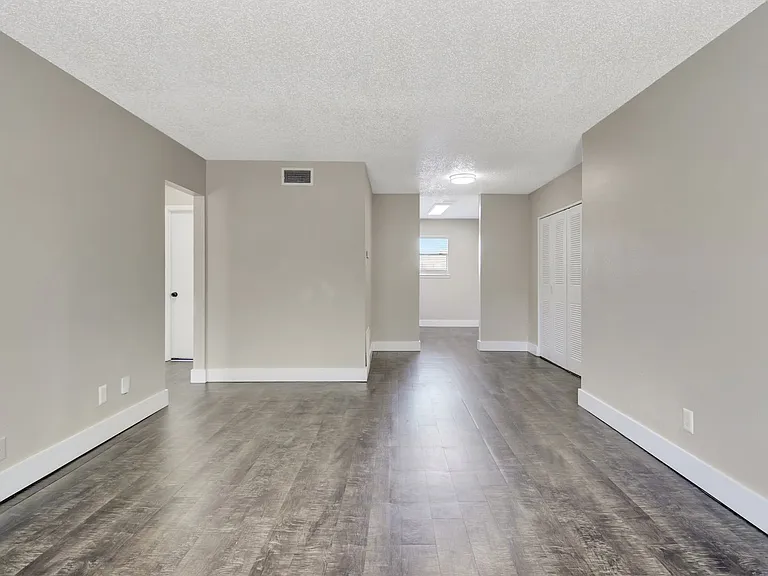 Higdon Ferry Apartments — Photo 48