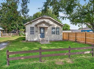 2214 9th St, Port Neches, TX 77651