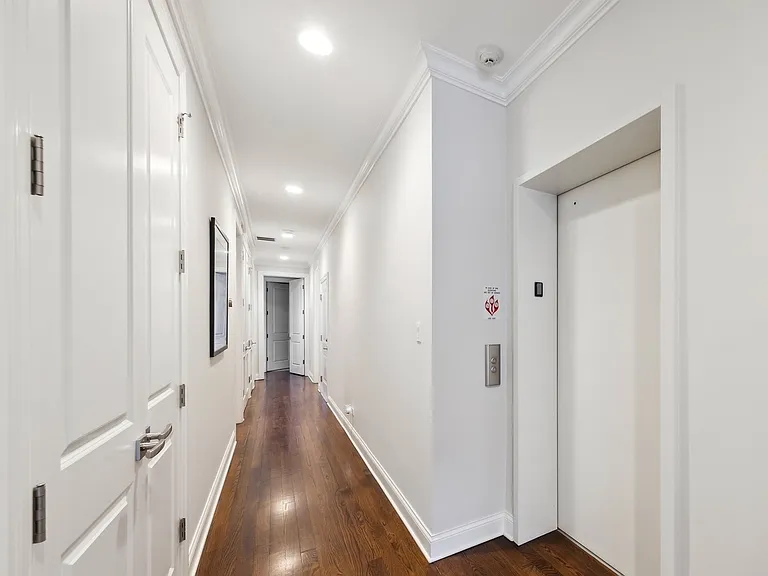441 W Briar Pl #1 — Photo 7