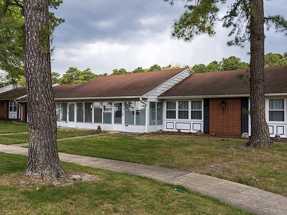 2nd image of 660D Plymouth Dr #1004