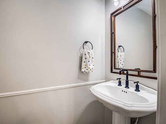 3rd image of 15744 Beau Ridge Dr